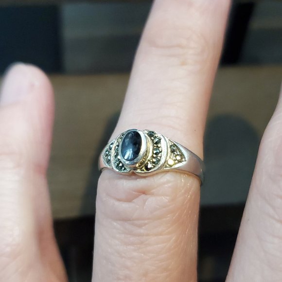 Size 5.75 925 Sterling Silver Marcasite's And Small Black Inlay Ring - Picture 2 of 7